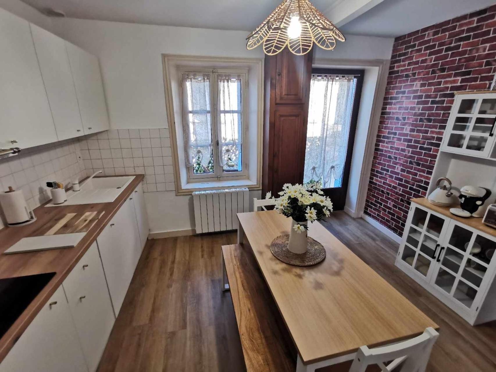 Bel Appartement De 1 A 7 Personnes Ambert Exterior photo